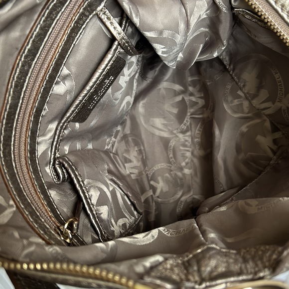 Michael Kors leather authentic bag like new! So elegant and stunning. Like new - Picture 14 of 15